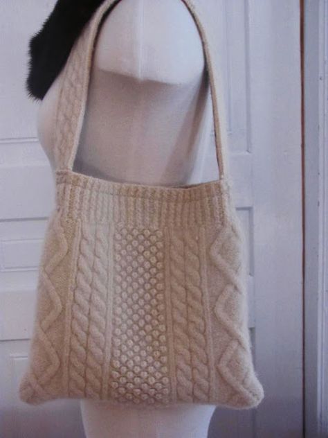 sweater bag Diy Tricot, Wool Purse, Recycled Sweaters, Recycled Sweater, Knitted Bag, Sweater Bags, Repurposed Clothing, Old Sweater, Upcycle Sweater