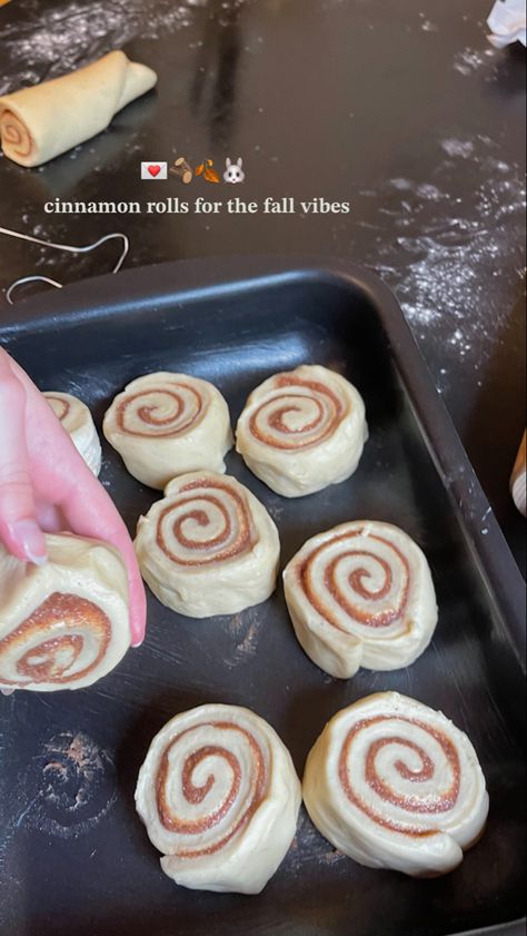 Cinnamon Rolls Caption, Cinnamon Rolls Instagram Story, Cinnamon Roll Aesthetic, Cinnamon Rolls Aesthetic, Baking Cinnamon, Classy Food, Food Captions, Fall 24, Aesthetic Japan