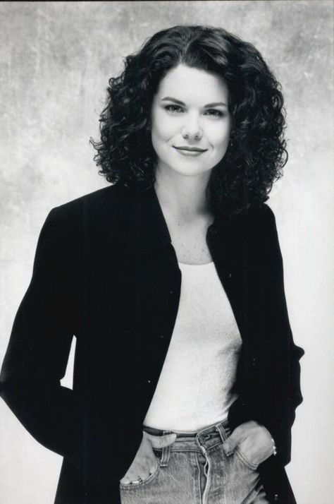 Lauren Graham 90s, Gilmore Girls Fashion, Bradley Whitford, Connie Britton, Lauren Graham, Lorelai Gilmore, Stars Hollow, The Old Days, Gilmore Girls