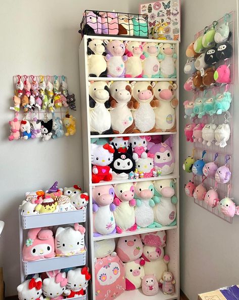 Squishmellow Storage Idea, Squishmallow Room Decor, Squshmellow Collection Aesthetic, Plush Organization, Squishmallows Display, Squishmallows Storage, Squishmallow Room, Plushie Room, Plushies Room