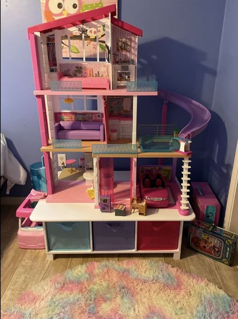 Barbie Room Decor, Barbie Storage, Barbie Organization, White Tables, Toy Room Organization, Storage Cubbies, Train Table, Barbie Room, Kids Desk