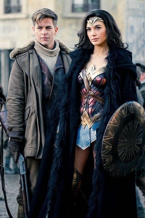 Wonder Woman & Steve Trevor Steve Trevor, Wonder Woman Movie, Wonder Woman Cosplay, Gal Gadot Wonder Woman, Hallowen Costume, Wonder Woman Costume, Wonder Women, Dc Movies, Chris Pine