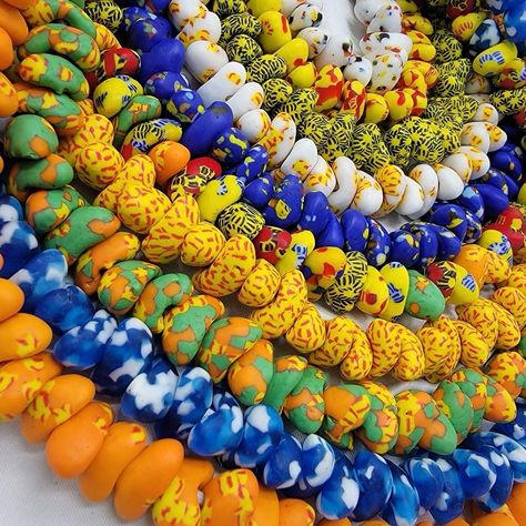 Korobo beads #ghanabeads #tradebeads Embroidery And Beads, Bead Embroidery Tutorial, Recycled Glass Bead, Glass Beads Jewelry, Jewelry Tags, Making Beads, African Beads, Trade Beads, Aesthetic Collage