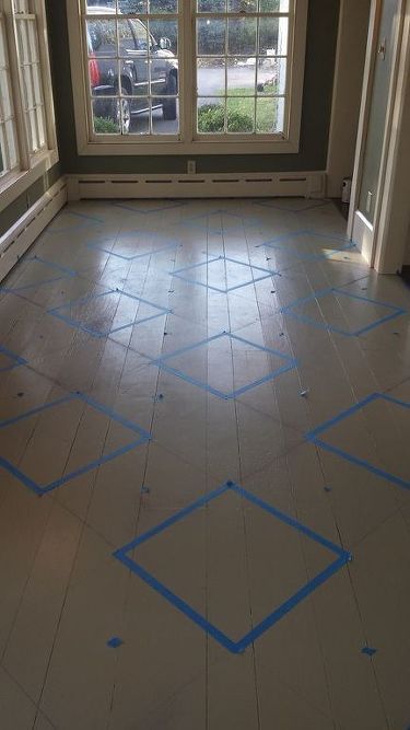 Hometalk Farmhouse Art Studio, Painted Kitchen Floor, Hardwood Floor Designs, Creative Flooring Ideas, Painted Kitchen Floors, Planet Decor, Painted Hardwood Floors, Foyer Paint, Diy Foyer