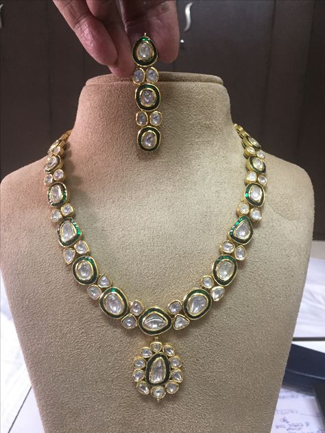 Single row polki necklace Bridal Sets Indian Wedding Jewelry, Vilandi Jewellery, Polki Tops, Jhumka Design, Jewellery Kundan, Wedding Flower Jewelry, Kundan Jewellery Bridal, Jewelry Kundan, Diamond Bracelet Design