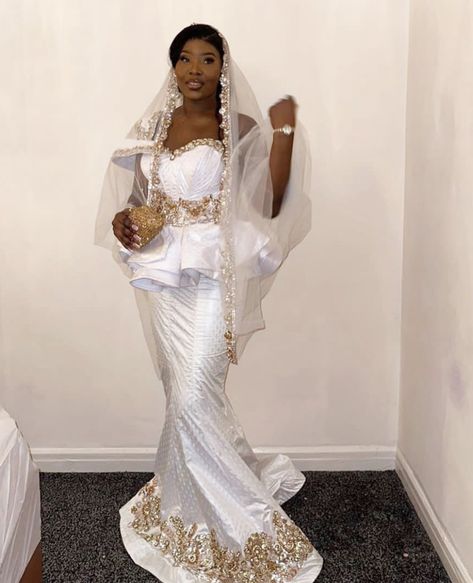 Nikkah Dress African, Senegalese Wedding Dresses African Style, Senegalese Bride Dress, Nikkah Outfit African, Guinean Wedding Dress, Bazin Wedding Dresses, Senegalese Bride, Senegalês Wedding African Dress, Senegal Wedding Dresses