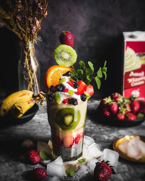 Orange Whipped Cream, Smoothies Banana, Orange Milkshake, Mixed Fruit Smoothie, Fruit Milkshake, Styling Food Photography, Mix Fruit, Drink List, Smoothie Mix