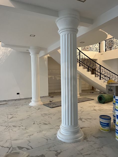 Pillars In Home, Pilar Design, Pillar Design Interior, House Pillar Design, Round Pillar Design, Classic Interior Design Living Room, House Pillars, Dollhouse Victorian, Portico Design