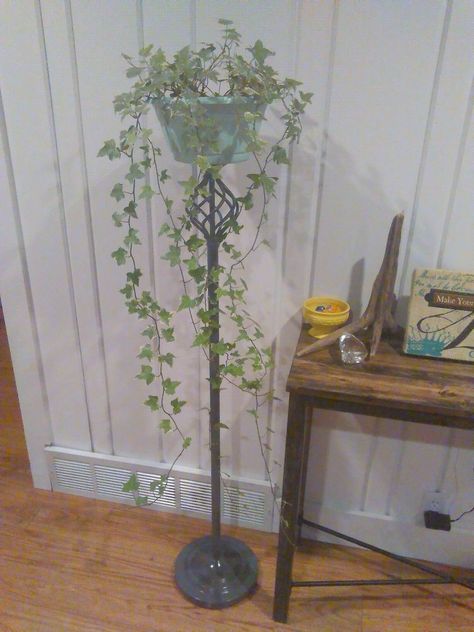 I have had these floor lamps for over 15+ years.  They have moved with us from house to house and always seemed to find a spot to sit in the living room even th… Creative Planter, Vintage Ladder, Metallic Spray Paint, Diy Plant Stand, Planter Table, Macrame Hanger, Quick Diy, Floor Standing Lamps, Plant Hangers