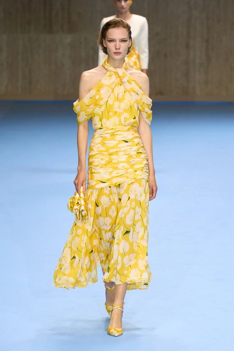 Carolina Herrera Spring 2025 Ready-to-Wear Collection | Vogue Vogue Fashion Trends, Dreamy Gowns, Copenhagen Fashion Week, Runway Trends, Spring Fashion Trends, Summer Fashion Trends, Yellow Fashion, Mellow Yellow, Custom Dresses