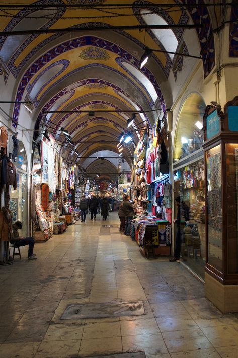 4 days in Istanbul - Claire Imaginarium Istanbul City, Grand Bazaar, Turkey Travel, Packing Tips For Travel, Romantic Travel, Culture Travel, Istanbul Turkey, Travel Deals, India Travel