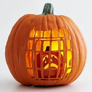 Little jail pumpkin! Cool Pumpkin Designs, Unique Pumpkin Carving Ideas, Postres Halloween, Cute Pumpkin Carving, Pumkin Carving, Creative Pumpkin Carving, Easy Pumpkin Carving, Pumpkin Carving Designs, Hallowen Ideas