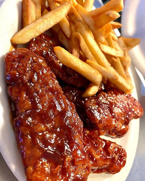 Mirsinas Restaurant on Instagram: “The perfect combo. BBQ chicken tenders with French fries is always a good idea! Come see us!😍 #getinmybelly” Chicken Tenders And Fries, Bbq Chicken Tenders, Fries And Chicken, Chicken And Fries, Soul Food Restaurant, Bbq Chicken Breast, Honey Bbq Chicken, Scrumptious Food, Breakfast Smoothie Recipes