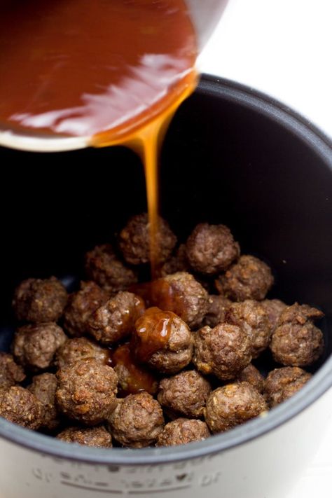 Sweet and Sour Meatballs Meatballs In Crockpot, Appetizer Night, Party Food Meatballs, Comfort Food Appetizers, Meatballs Crockpot, Sweet And Sour Meatballs, Appetizer Meatballs, Crock Pot Meatballs, Meatball Recipe