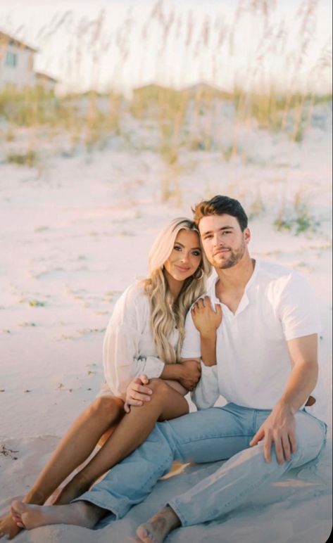 Beach Posing, Engagement Photo Shoot Beach, Engagement Pictures Beach, Couples Beach Photography, Couple Beach Pictures, Couple Beach Photos, Beach Photo Session, Engagement Picture Outfits, Cute Engagement Photos