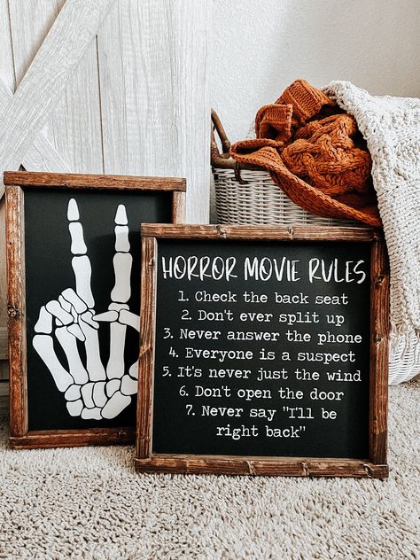 Horror Themed Crafts, Horror Kitchen Decor, Horror Movie Crafts, Horror Movie Decor, Halloween Signs Diy, Scary Movie Night, Horror Crafts, Horror Room, Halloween Decor Diy