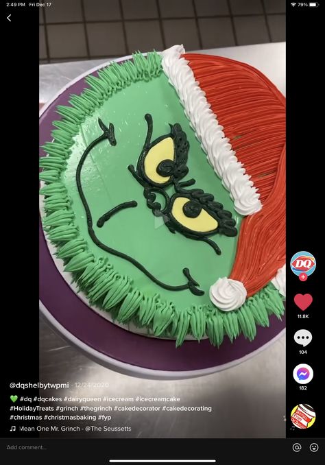 Diy Grinch Cake, Grinch Ice Cream, Grinch Christmas Cake, Holiday Cake Designs, Dairy Queen Cake, Grinch Cake, Christmas Cupcakes Recipes, Christmas Cookie Cake, Santa Cake