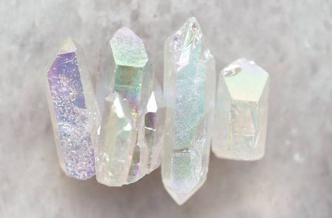 8 Ways to Use Healing Stones to Spark Major Changes in Life Energy Muse, Crystal Background, Shungite Stones, Magical Stones, Raw Crystals, Types Of Crystals, Crystal Healing Stones, Spiritual Guides, White Crystals