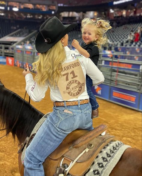 Rodeo Houston, Cute Cowgirl Boots, Cute Country Couples, Western Photoshoot, Houston Rodeo, Cowgirl Pictures, Cowgirl Baby, Moms Goals, Western Babies