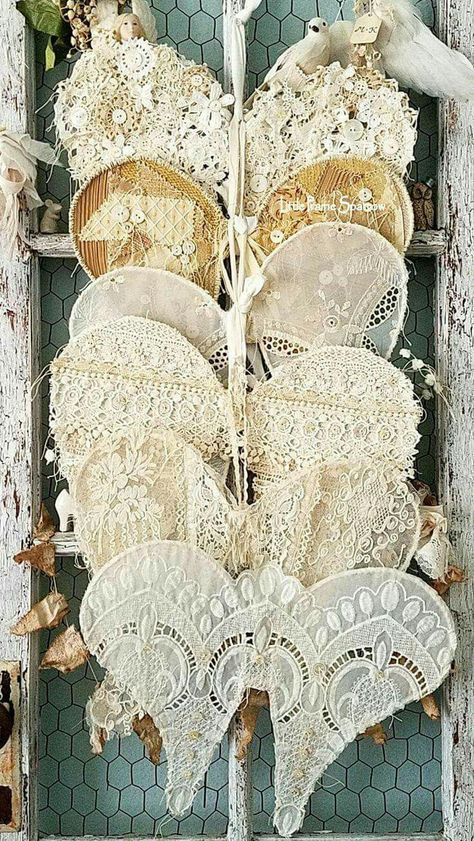 Angel Wings Decor, Shabby Chic Diy Crafts, Doily Art, Doilies Crafts, Decoration Shabby, Lace Crafts, Decor Shabby Chic, Angel Crafts, Angel Decor