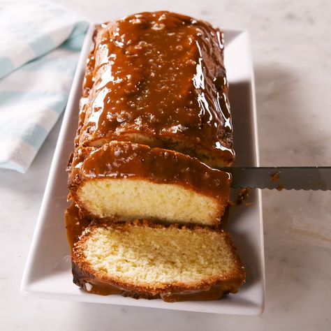 This is no ordinary pound cake. It's swirled with a sweet and decadent caramel batter and topped with a healthy drizzle of salted caramel after it's baked. Get the recipe at Delish.com. #delish #easy #recipe #saltedcaramel #caramel #poundcake #cake #caramelsauce #drizzle #dessert #salt #sweet Caramel Pound Cake Recipe, Raffaello Dessert, Caramel Pound Cake, Pound Cake Recipe, Loaf Cake, Pound Cake Recipes, Cupcake Cake, Baking Sweets, Savoury Cake