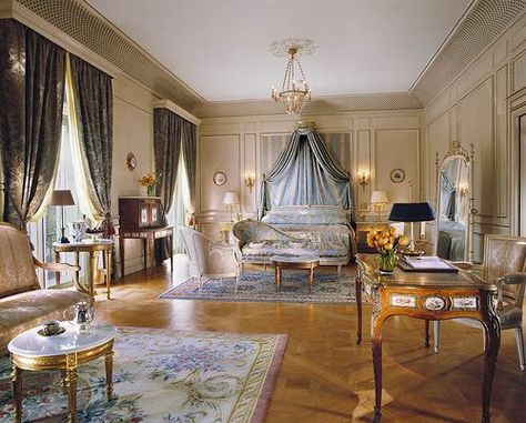 Le Meurice Paris, Luxury Hotels Paris, Zimmer Diy, Glamourous Bedroom, Hotel House, Elegant Bedroom, French Decor, Luxurious Bedrooms, Versailles