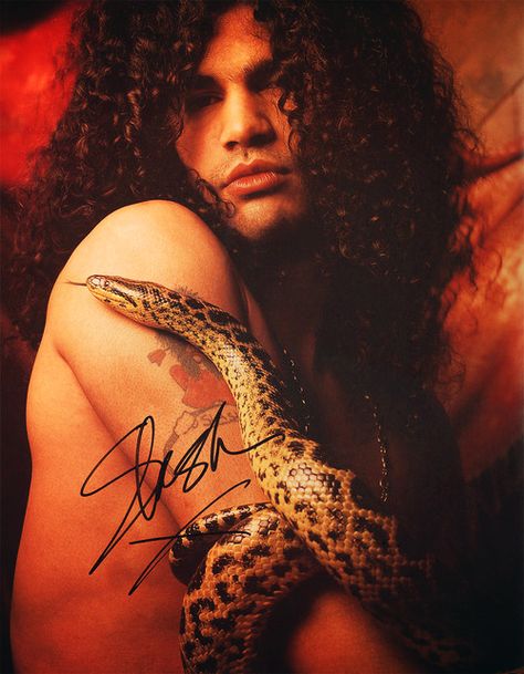 Sexy as ever- slash!!! <3 Also, I hope the snake was not abused/ tortured or something. Peace, love and rock n roll!!! Slash Hudson, Axl Rose Slash, Saul Hudson, Motley Crüe, Types Of Boyfriends, Duff Mckagan, Paul Stanley, Roger Taylor, Axl Rose