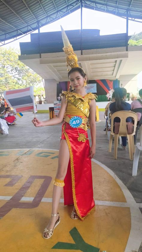 DIY uno costume Thailand Uno Costume, Thailand Clothes, Thailand Costume, Thailand Traditional, Thailand Outfit, Paper Doll House, Costume Diy, Traditional Costume, United Nations