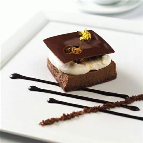 Food Presentation Plates, Gourmet Food Plating, Chocolate Custard, Dessert Presentation, Dessert Plating, Gourmet Desserts, Chocolate Delight, Food Garnishes, Fancy Desserts