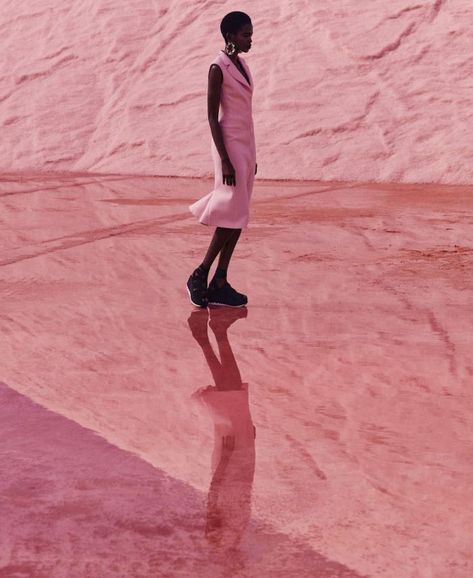 Pink Editorial, Lake Fashion, Summer Editorial, Mode Rose, Pink Lake, Harper’s Bazaar, Pink Style, Fashion Design Sketches, Shoot Inspiration