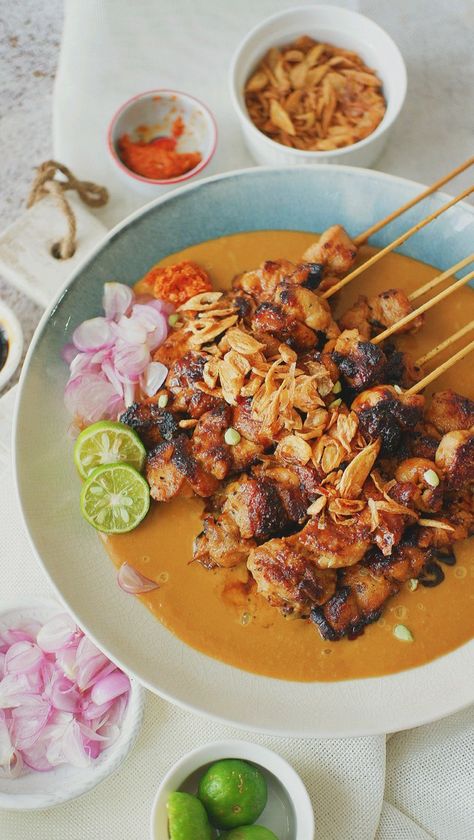 Easy Indonesian Chicken Satay Recipe https://fooooods.com/easy-indonesian-chicken-satay-stirwithme Indonesian Chicken, Chicken Satay Recipe, Satay Recipe, Kecap Manis, Sweet Chicken, Thailand Food, Indonesian Cuisine, Chicken Satay, Boneless Chicken Thighs