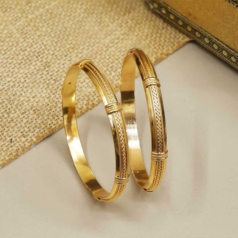 Daily Wear Modern Gold Bangles | Latest Exclusive Designs - South India Jewels Gold Bangle Designs, Contemporary Silver Necklace, African Bangles, Simple Gold Bangle, Plain Gold Bangles, Temple Jewellery Earrings, Gold Bangles Indian, Gold Bangles For Women, New Gold Jewellery Designs