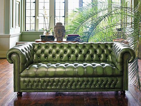 Sofa Video, Green Chesterfield Sofa, Chesterfield Sofa Living Room, Chesterfield Sofa Design, Sofa Chesterfield, Best Leather Sofa, Chesterfield Sofas, Unique Sofas, Leather Chesterfield Sofa