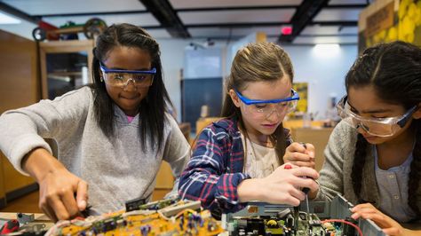 Three girls work on computer circuitry. Implicit Bias, High School Science Teacher, Cult Of Pedagogy, Gender Equity, Steam Education, Stem Classroom, Secondary Science, School Leadership, School Librarian