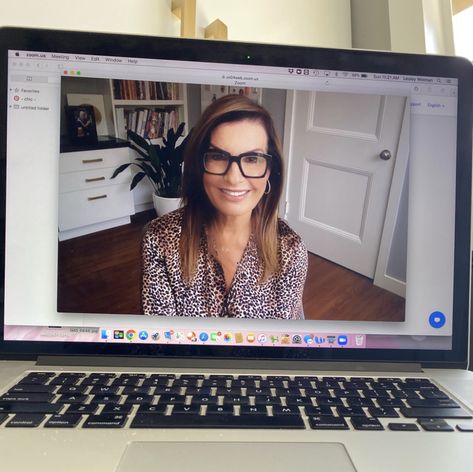 How to Look Good on a Zoom Call – Fabulesley Zoom Interview Tips, Headshots Inspiration, 2025 Vison, Zoom Conference Call, Health Coach Branding, Benjamin Moore Gray, Business Workshop, Fitness Website, Etiquette And Manners