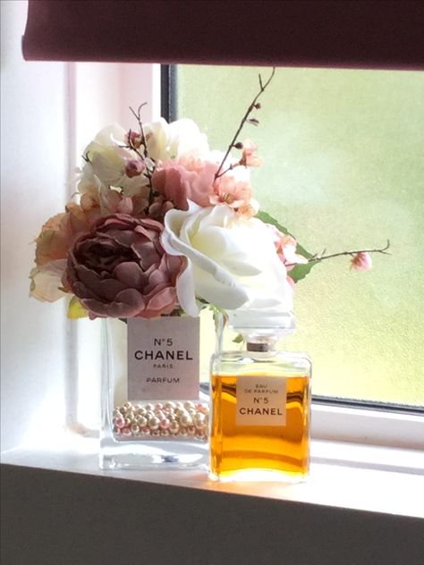 Chanel No 5 Perfume Aesthetic, Chanel Flower Vase, Coco Chanel Book Decor, Chanel No 19 Perfume, Chanel Coffee Table Book, Chanel Flower, 33rd Birthday, Chanel No 5, Flowering Trees