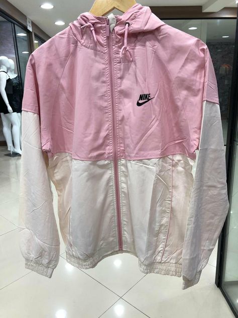 Cute Nike Outfits For Women, Nike Outfits For Women, Nike Winter Jackets, Looks Adidas, Hoodies For Girls, Chanel Style Jacket, Jacket Outfit Women, Hype Clothing, Zipper Sweatshirt