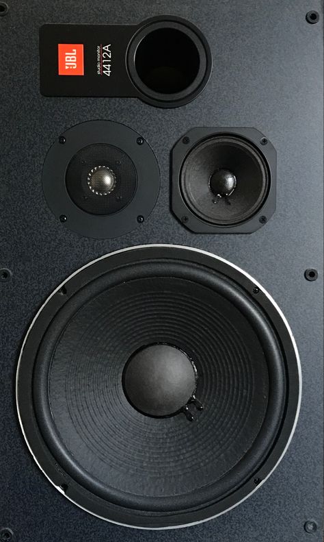 Jbl Speakers, Iphone Dynamic Wallpaper, Foto Top, Speaker Box Design, Music Machine, Iphone Wallpaper Stills, Sound Speaker, Iphone Wallpaper Fall, Audio Room