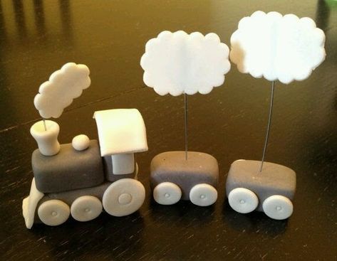 Fondant Train, Train Cupcake Toppers, Train Cake Topper, Train Cupcakes, Train Cake, Fondant Cake Toppers, Fondant Tutorial, Fondant Decorations, Christening Cake