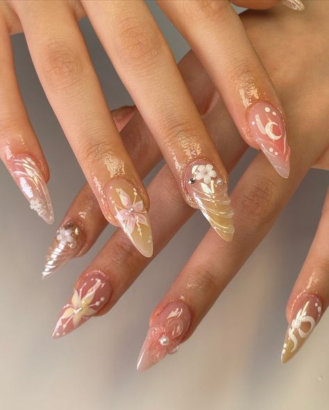 Soft floral set 🌼 Cute Soft Nails, Romantic Nails, Mermaid Nails, Classy Acrylic Nails, Floral Nail Art, Pretty Gel Nails, Really Cute Nails, Floral Set, Soft Nails