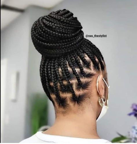 Small Knotless Box Braids Long With Beads, Hair Plaiting, Hair Styles Quick, Senegalese Braids, Braids Styling, Style Braids, Quick Braids, Natural Vibes, Braided Hairdo