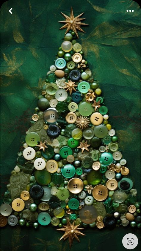 Christmas Button Crafts, Button Tree Art, Button Art Projects, Buttons Crafts Diy, Button Creations, Button Ornaments, Christmas Buttons, Jewelry Christmas Tree, Handmade Christmas Decorations