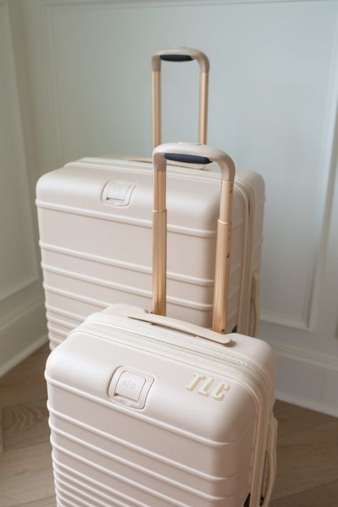 Beis Luggage Aesthetic, Beis Suitcase, Classy Luggage, Cream Luggage, Beis Luggage, Beige Luggage, Pretty Luggage, Luggage Aesthetic, Teresa Caruso