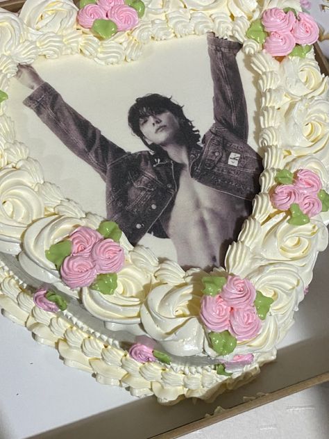 Jungkook Cake Ideas, Bd Cake, Bts Cake, Bts Birthdays, Creative Birthday Cakes, Dream Cake, Pretty Birthday Cakes, Cute Birthday Cakes, Cake Inspo