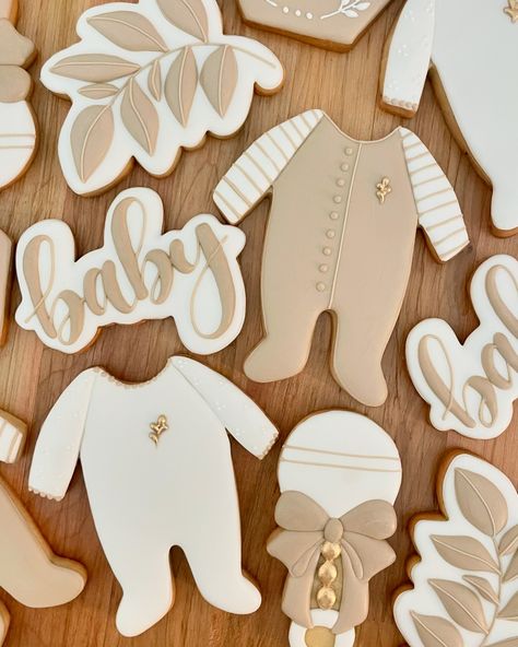 Gender Reveal Girl or Boy? Neutrals Gender Reveal, Neutral Color Gender Reveal Party, Gender Reveal Dessert, Baby 2, Reveal Ideas, Baby Reveal, Reveal Party, August 12, Reveal Parties