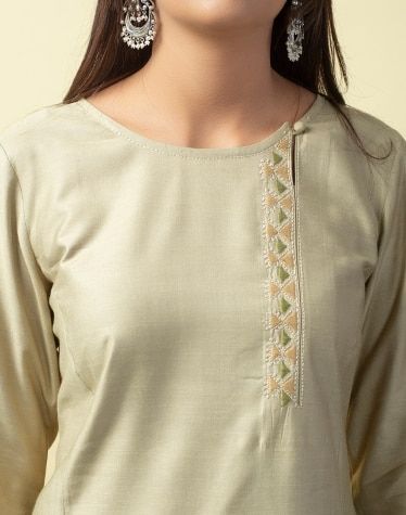 Front Neck Designs For Suits, Neck Design For Kurtis, Collar Neck Design, Salwar Neck Designs, Churidar Neck Designs, Kurti Sleeves Design, Beautiful Neck, Simple Kurta Designs, Designer Kurti Patterns