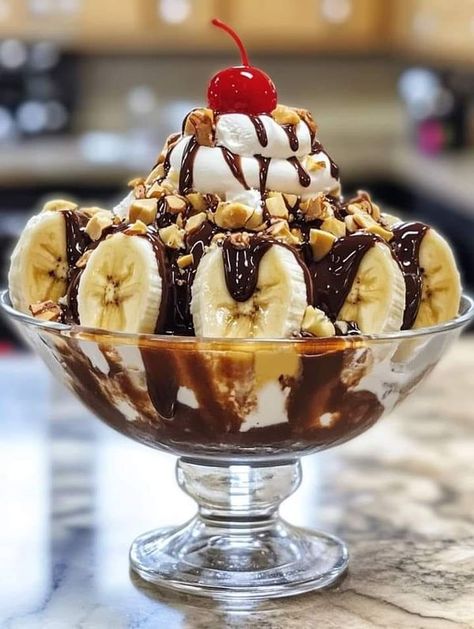 Hot Fudge Sundae Bar, Ice Cream Banana Split, Ice Cream Food Photography, Almond Whipped Cream, Pineapple Topping, Recipes Ice Cream, Banana Splits Sundae, Ice Cream Beach, Sundae Ice Cream