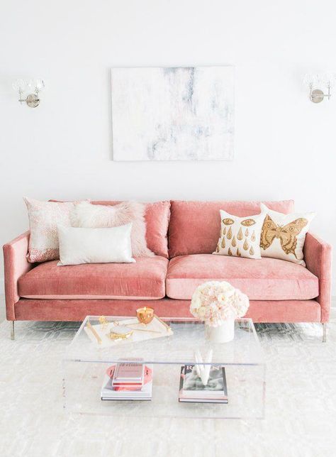 living room with custom pink velvet sofa,,,, pair the pink with gold / brass #livingroomcolor Blush Living Room Decor, Pink Couches, Pink Sofa Living Room, Blush Living Room, Pink Velvet Couch, Pink Living Room Decor, Pink Velvet Sofa, Glam Living Room Decor, Pink Couch