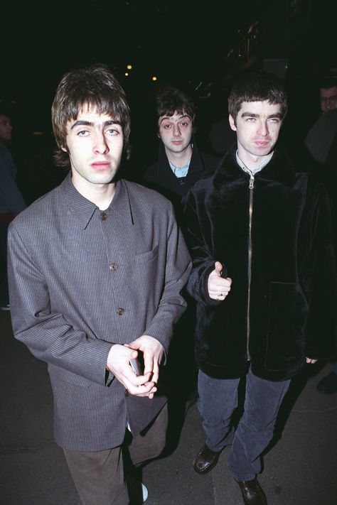 Liam Gallagher 1994, Liam Gallagher Noel Gallagher, Oasis Style, Gene Gallagher, Oasis Album, 00s Music, Oasis Clothing, Oasis Band, Liam And Noel