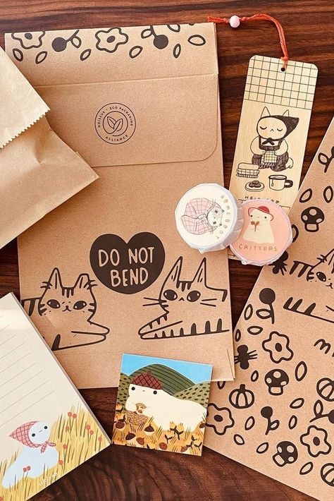 Etsy Shop Packaging Ideas, Product Sticker Design Packaging Ideas, Packaging For Stickers, Print Packaging Ideas, Art Print Packaging, Art Packaging Ideas, Sticker Packaging Ideas, Packaging Art Prints, Noissue Packaging